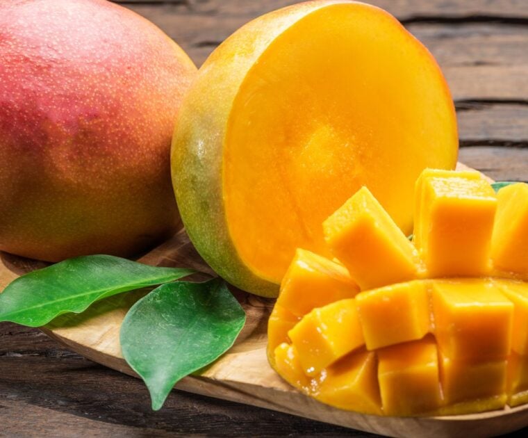 Fresh mangoes